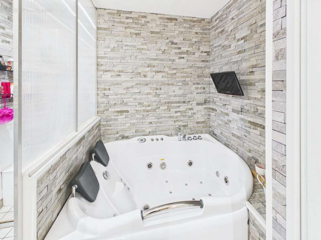 Maison à NEUVILLE-SUR-VANNES