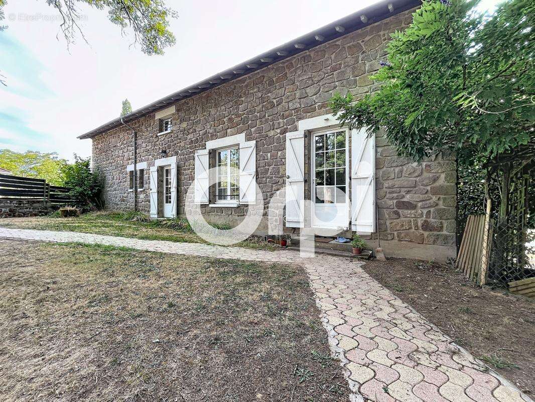 Maison en pierre de caractère 219m2 – Saint-Pantaléon-de-Larche - photo 12