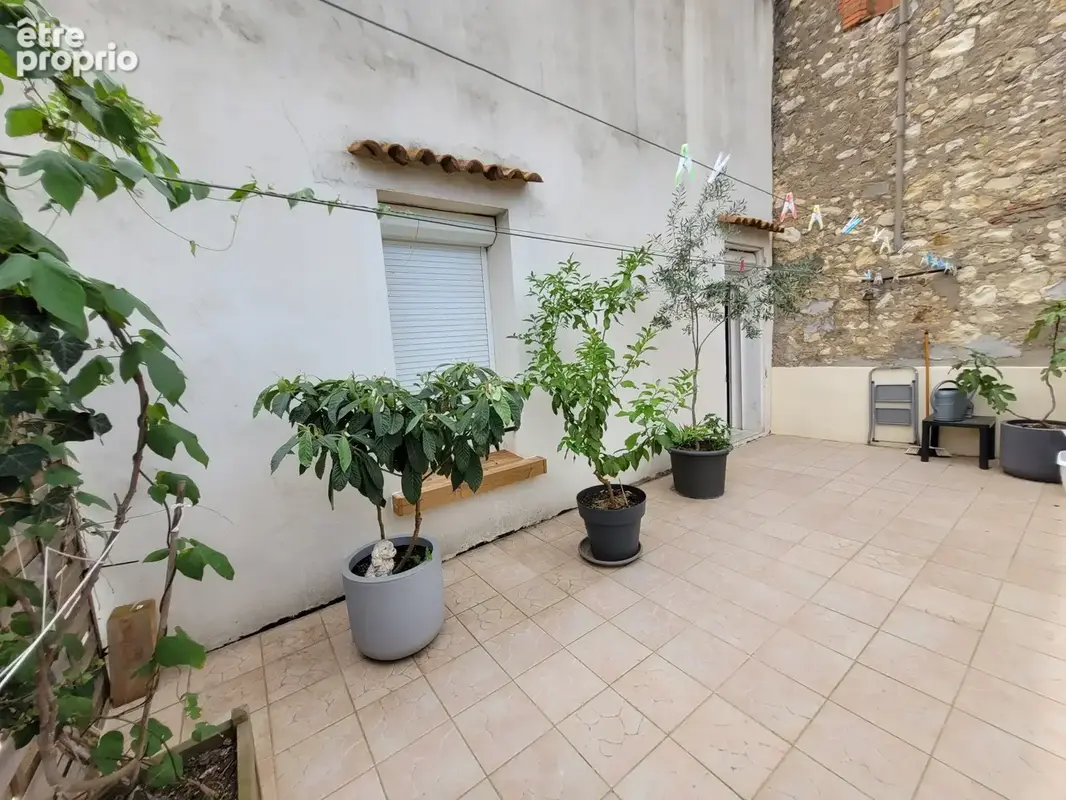 Salles d'Aude Maison de Village de type V sur 2 niveaux avec terrasse, chauffage central gaz, 4 chambres. - photo 4