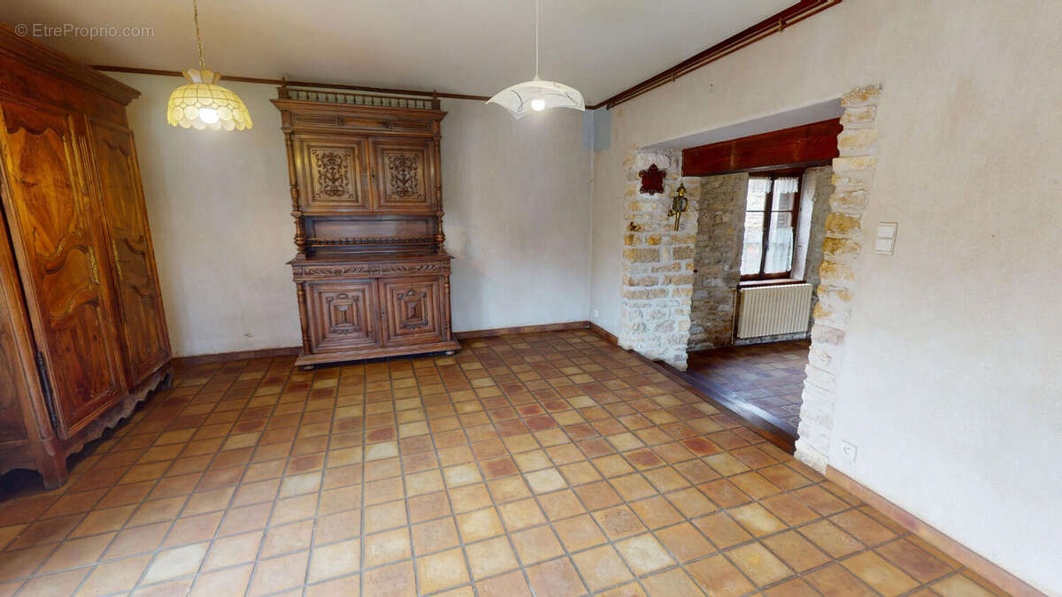 Maison à NEUVILLE-SUR-AIN