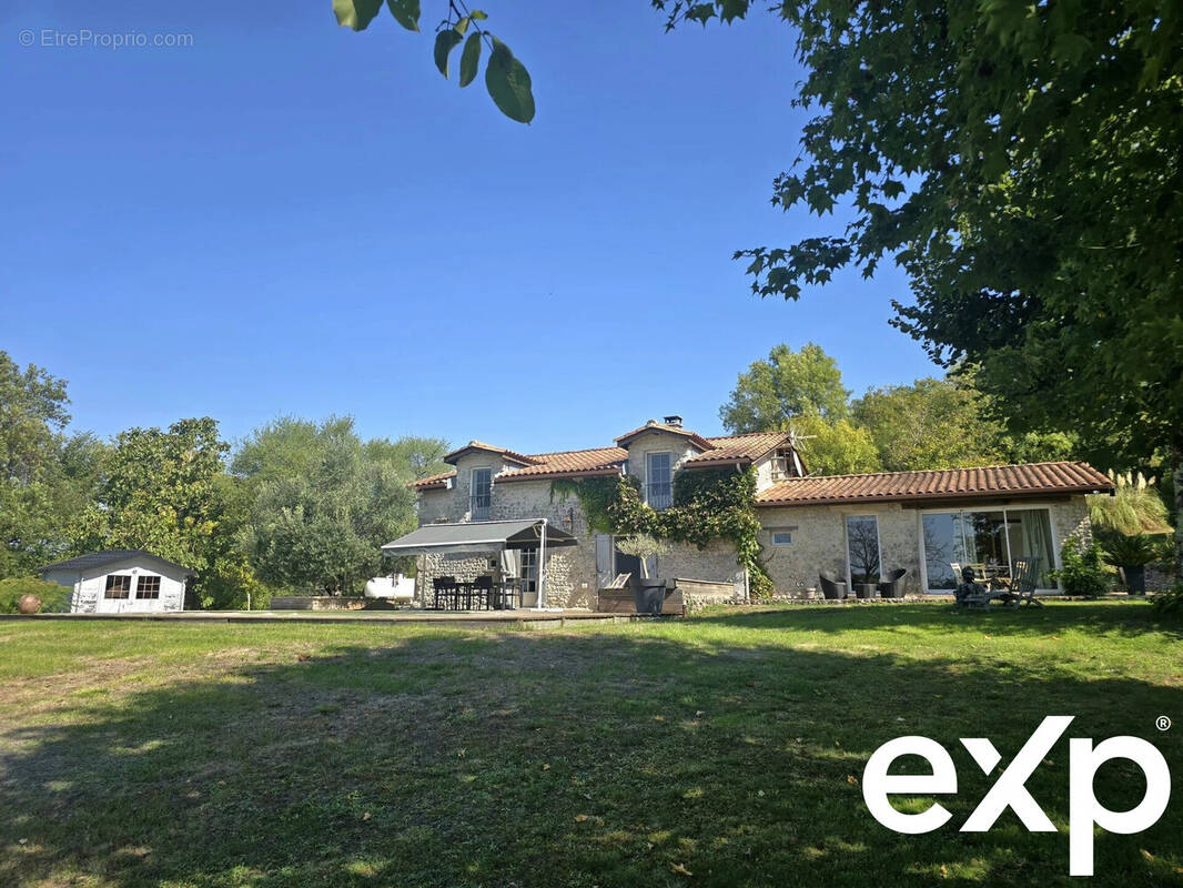 Maison à SAINT-LAURENT-DES-COMBES