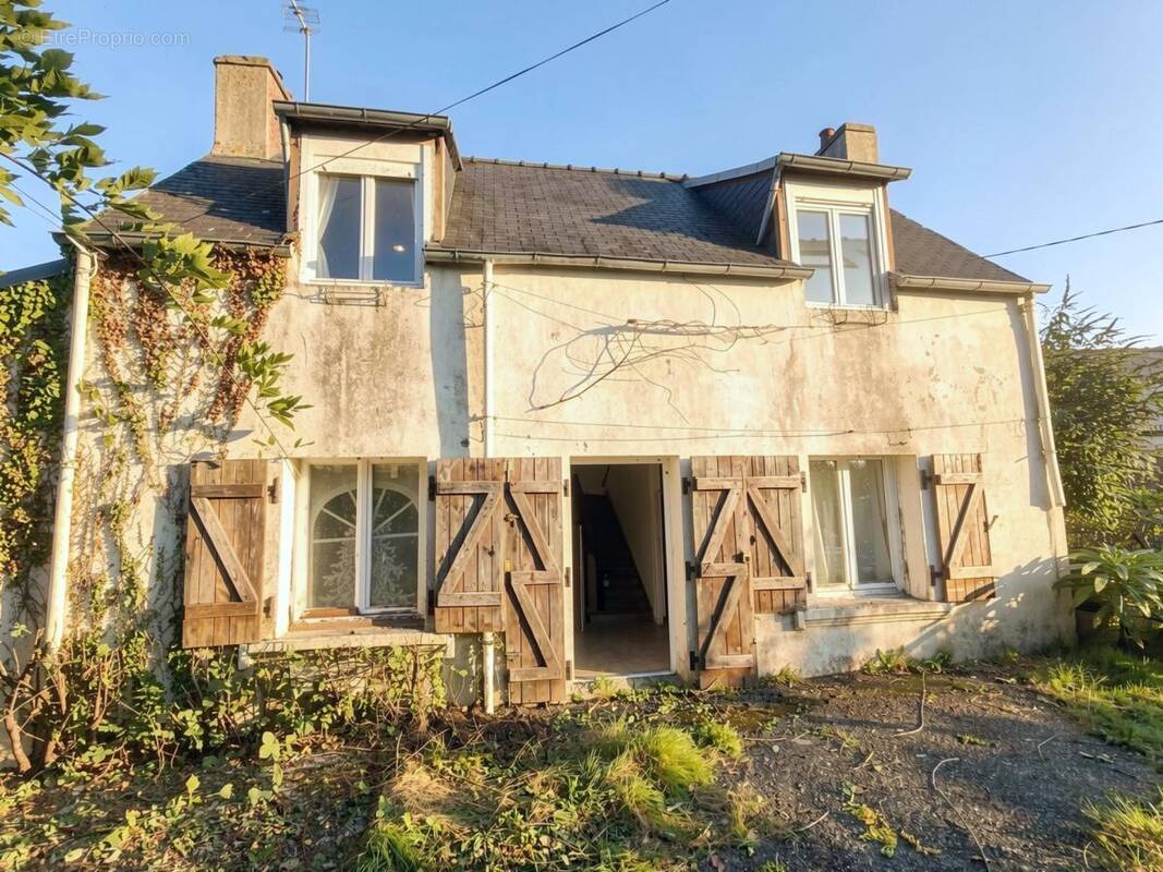 Maison à LE CLOITRE-SAINT-THEGONNEC