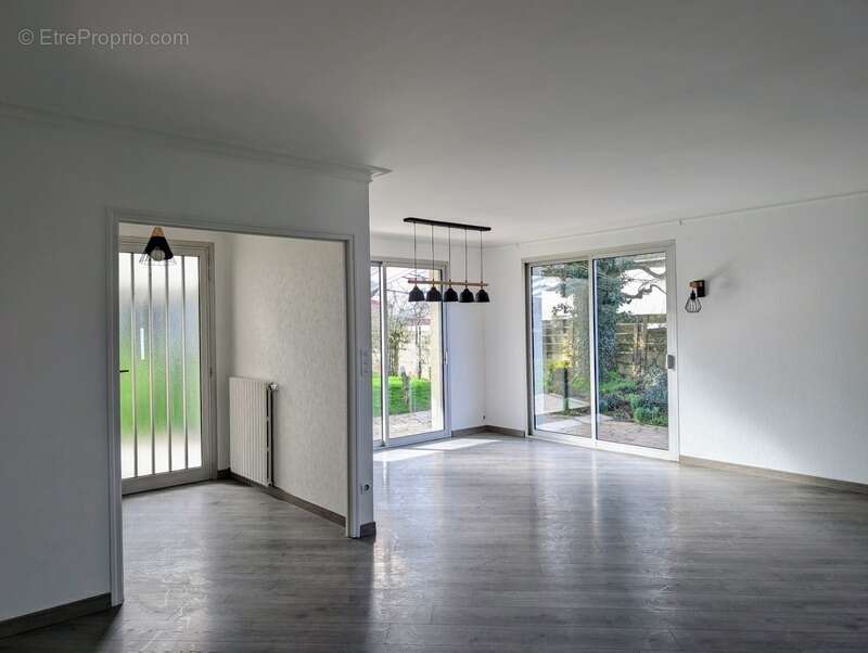 Maison plain-pied 140,5 m² - BRETIGNOLLES (79) - photo 3