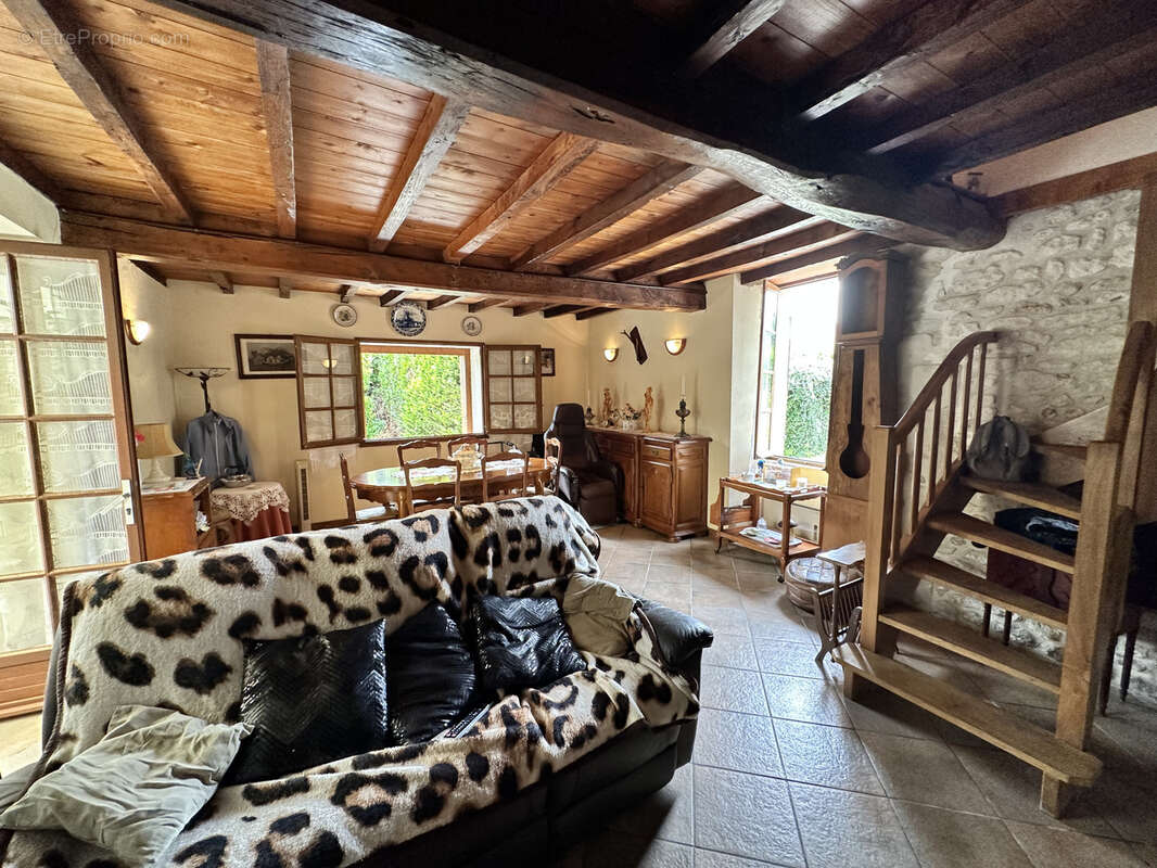 Maison à SAINT-ROMAIN-SUR-GIRONDE