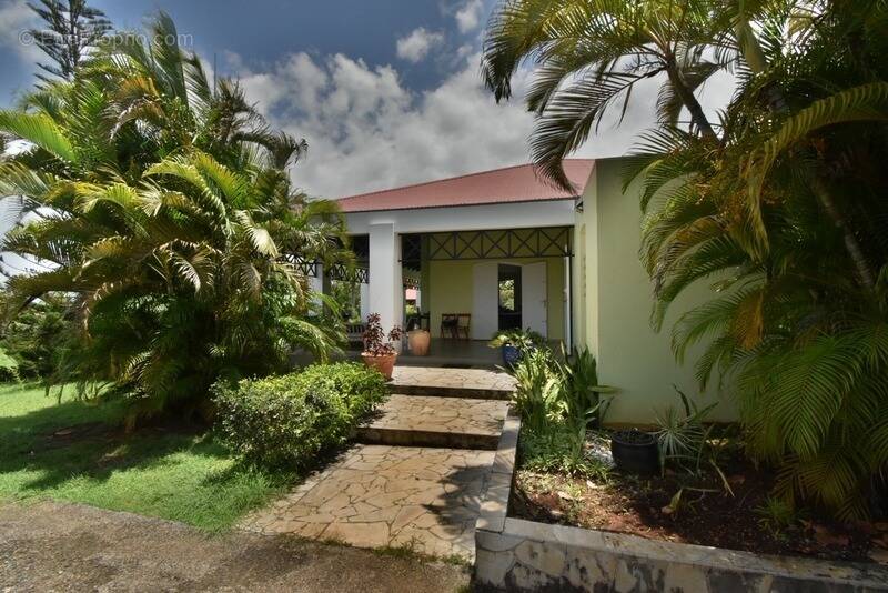 Maison à BAIE-MAHAULT