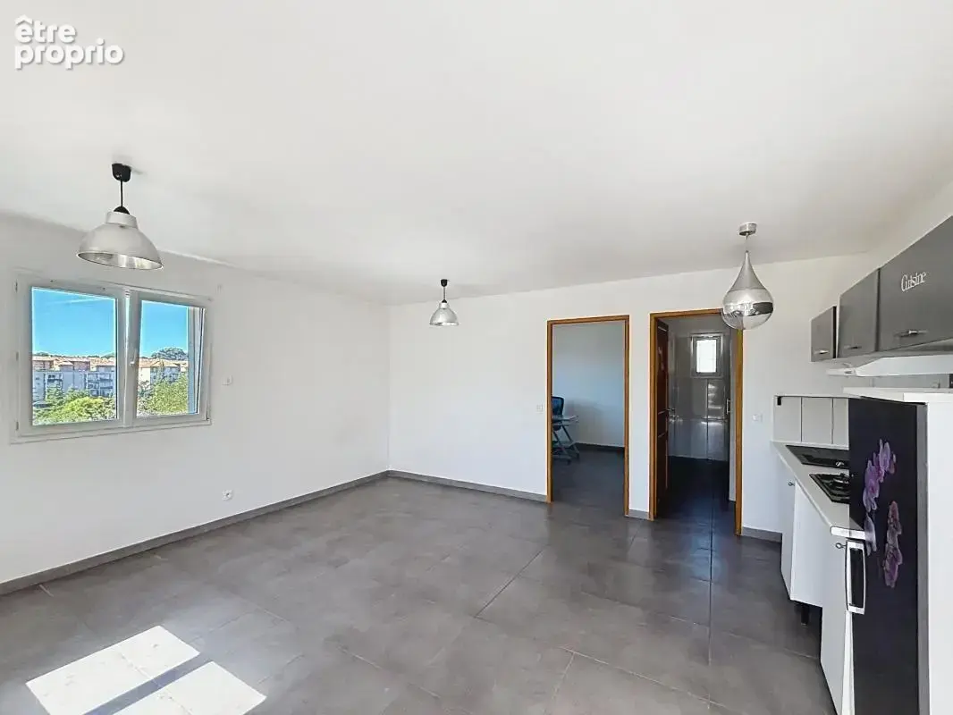 MARSEILLE 13e (Les Olives) – Propriété de 167 m² : Grande Maison Familiale ou Jusqu'à 4 Logements Indépendants Piscine Garages & - photo 15