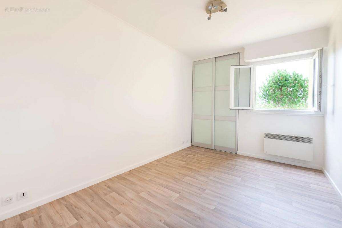 Appartement à EZANVILLE