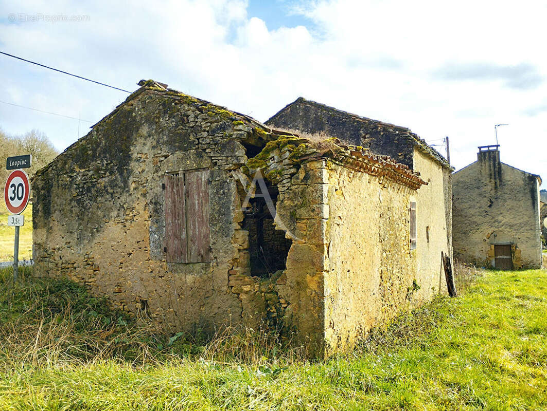 Terrain à PUY-L&#039;EVEQUE