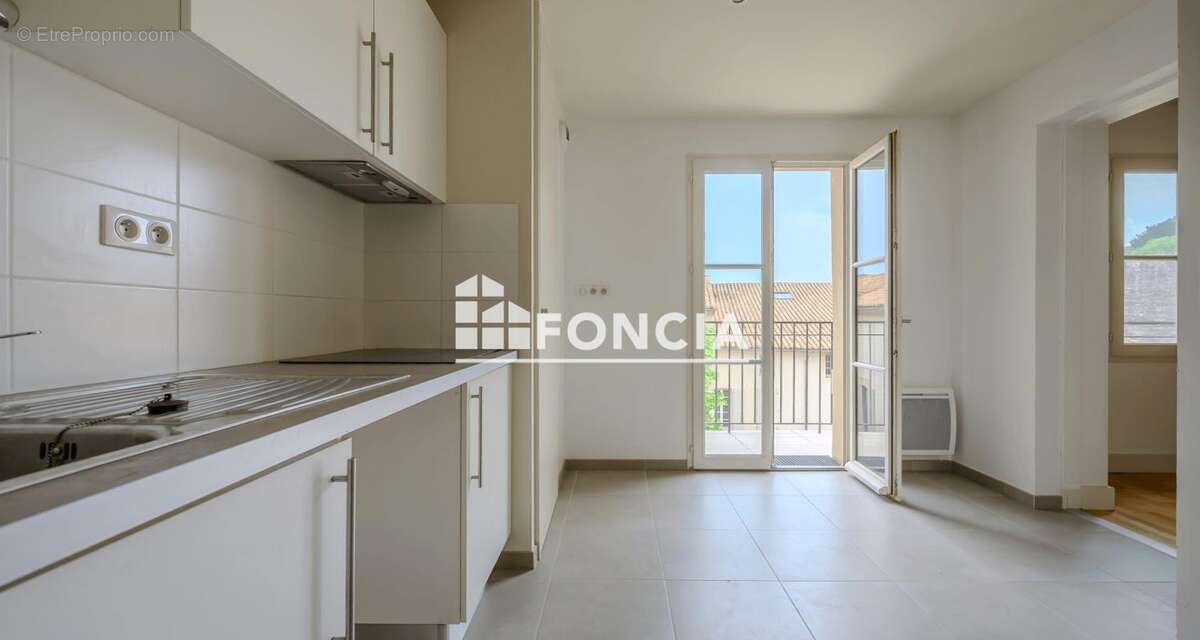 Appartement à VILLENEUVE-LES-AVIGNON