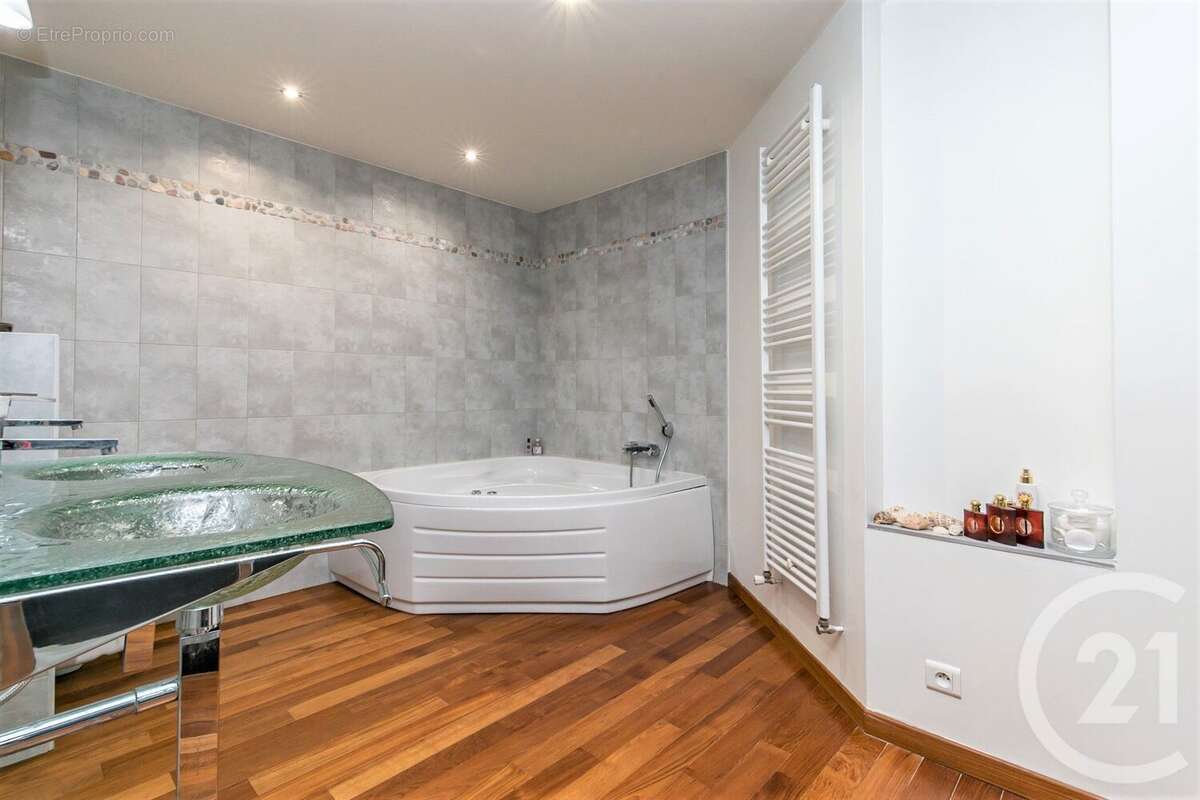 Maison à SAINT-MAUR-DES-FOSSES