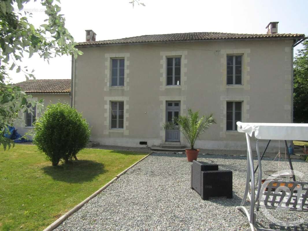 Maison à SAINT-COUTANT