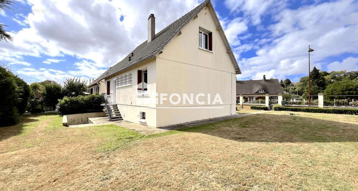 Maison à SAINT-LUBIN-DES-JONCHERETS