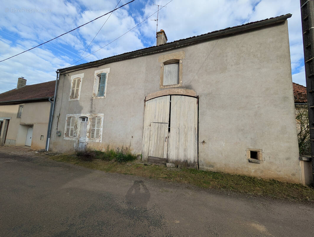 Maison à MALIGNY