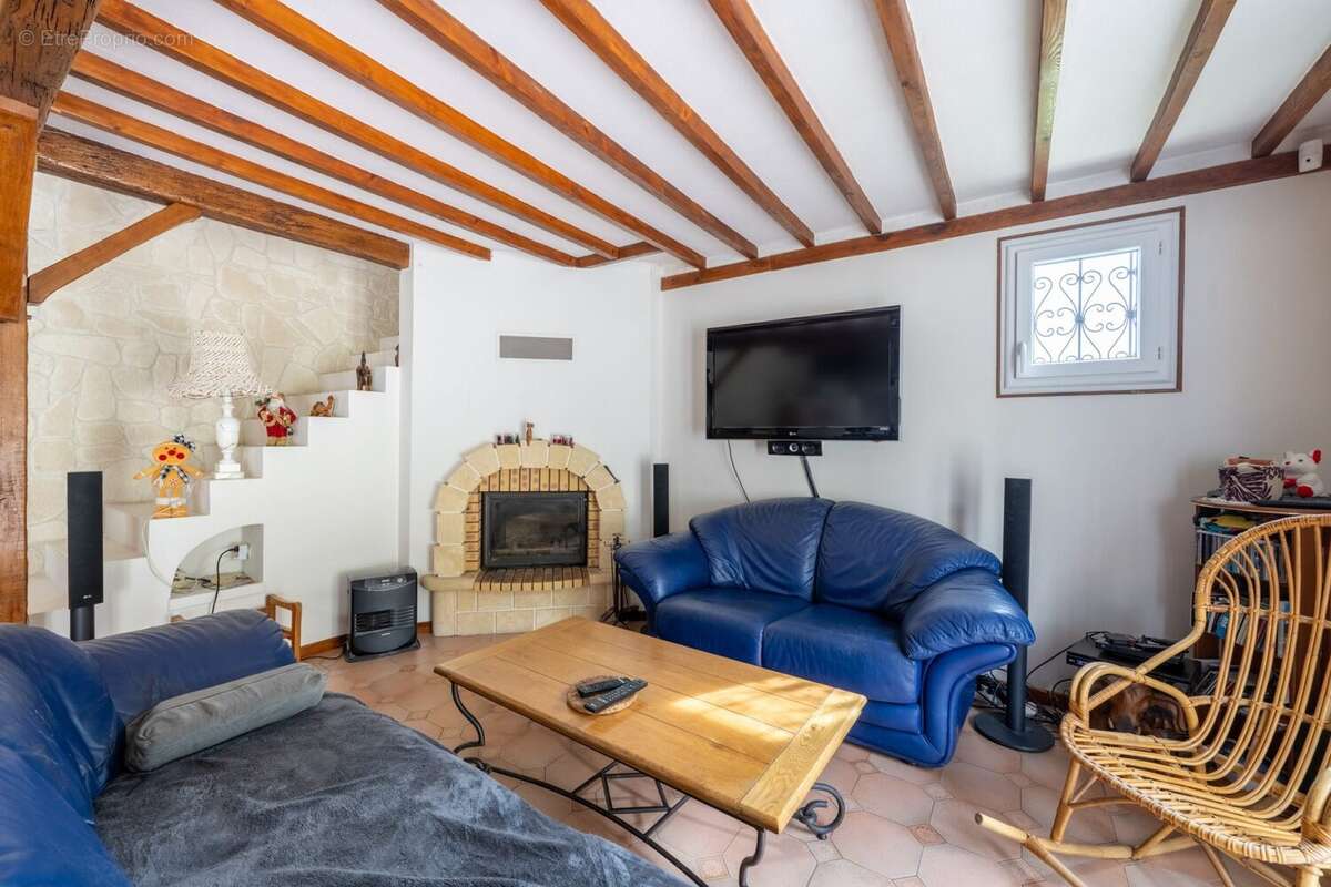 Maison à NEAUFLES-SAINT-MARTIN