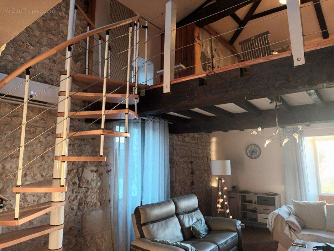 Maison à CHENAC-SAINT-SEURIN-D'UZET