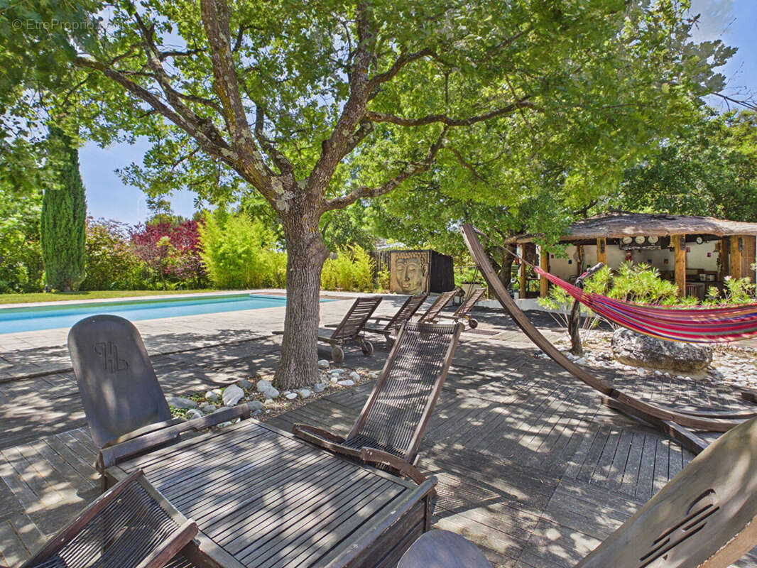 Villa 400 m2  sur 3411m² avec piscine, jacuzzi et dépendances - photo 4