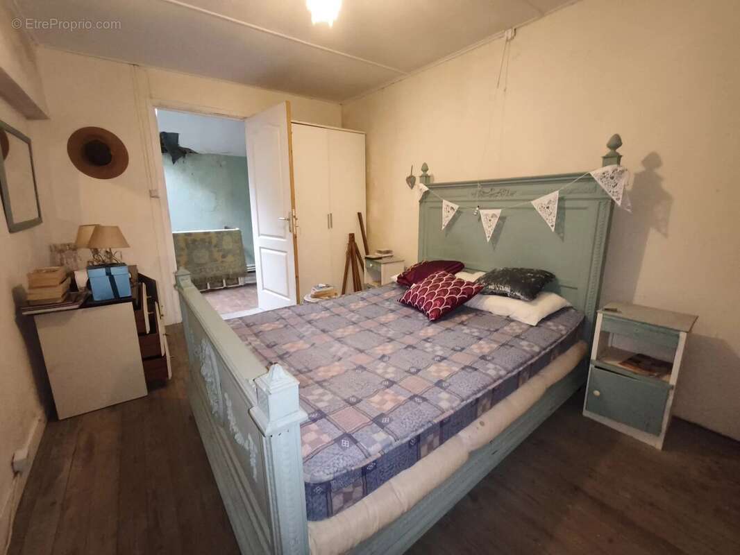 Charmante maison semi-mitoyenne avec granges, verger et plus de 5 000 m² de terrain - photo 9