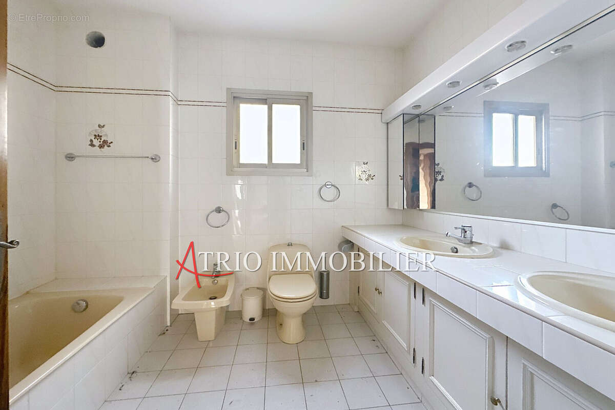 Maison à SAINT-LAURENT-DU-VAR