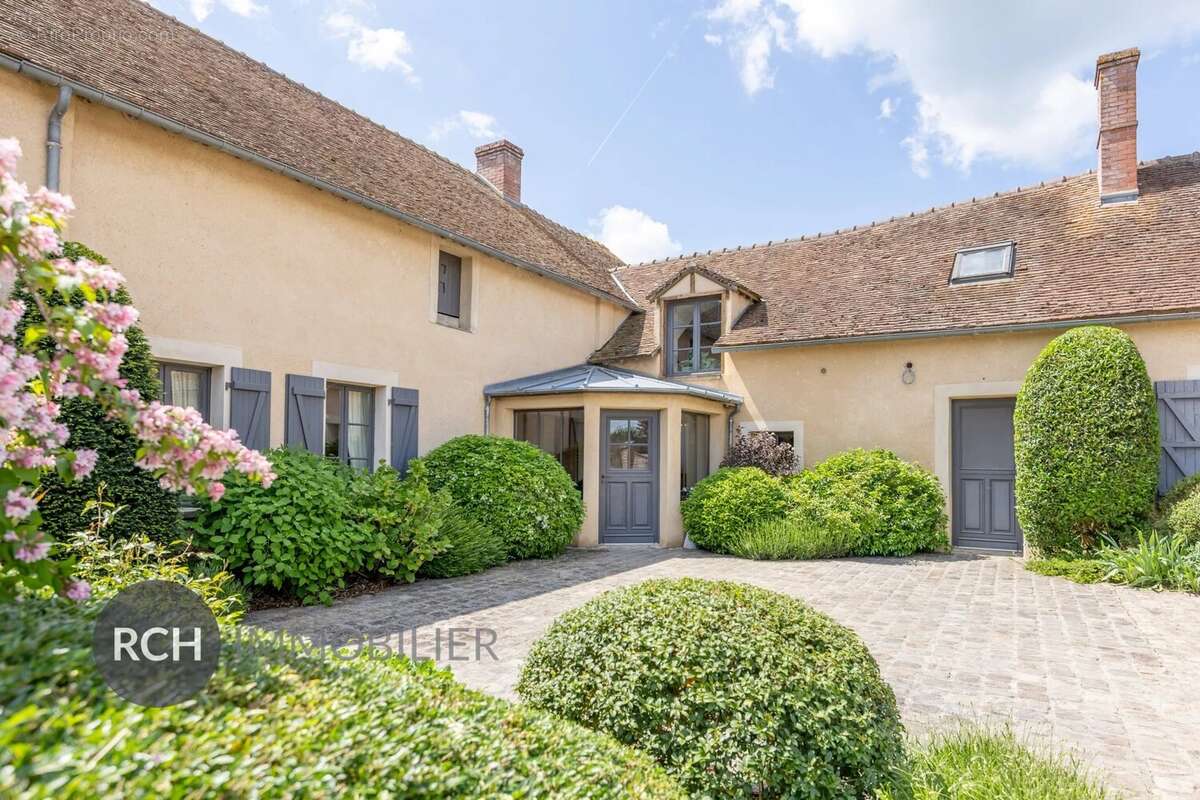 Maison à HOUDAN