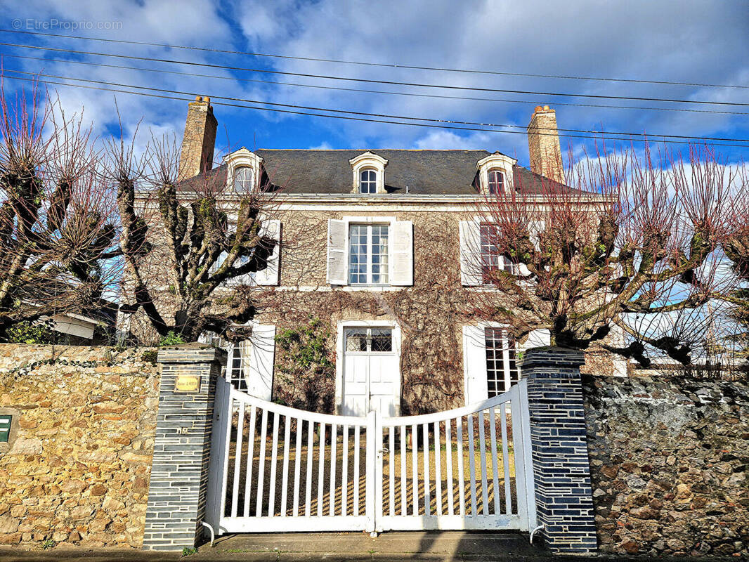 Maison à CHATEAUNEUF-SUR-SARTHE