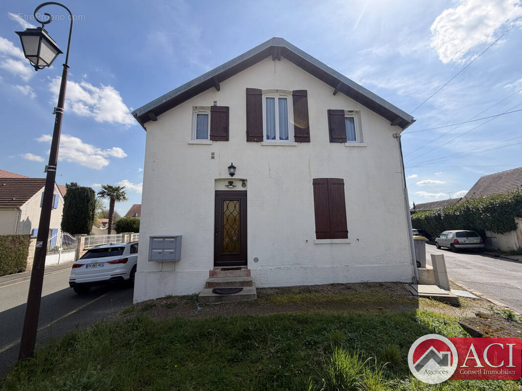 Appartement à BORNEL