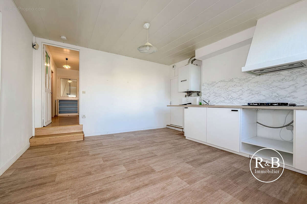 Maison à LES CLAYES-SOUS-BOIS