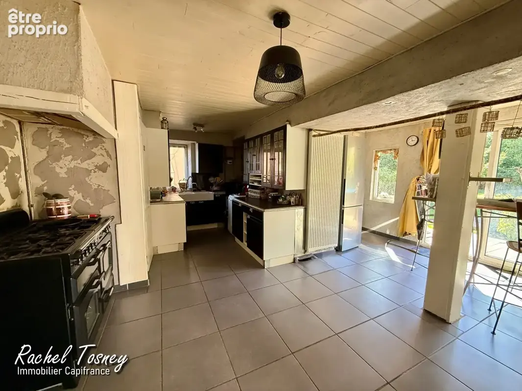 À VENDRE – Authentique corps de ferme T7 -210m²- rénové avec jardin et vue sur les Vosges – - photo 6