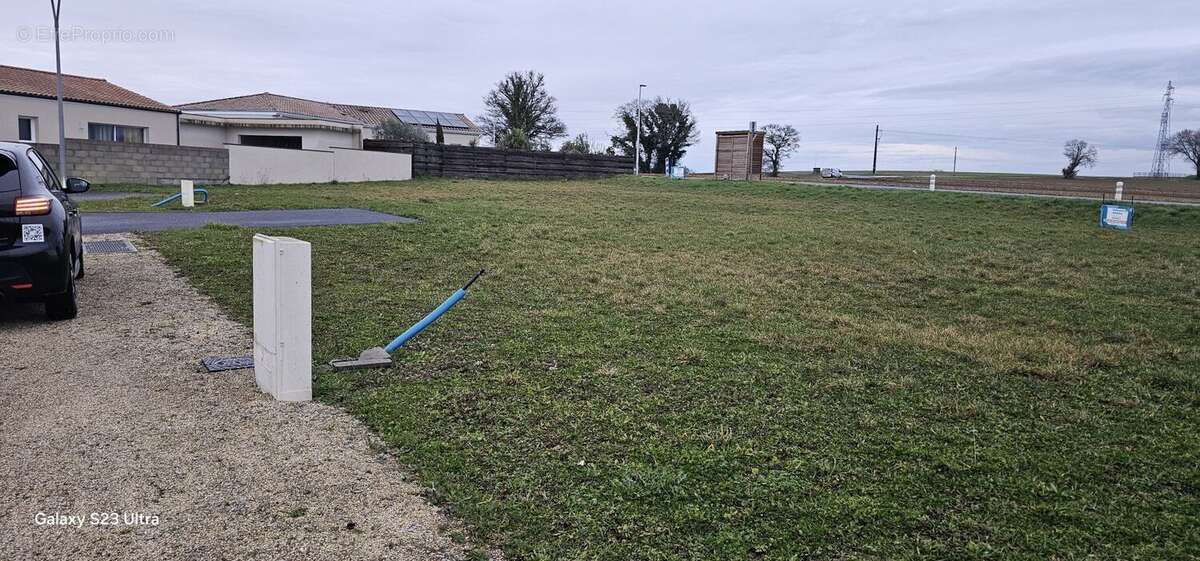 Terrain à RUELLE-SUR-TOUVRE