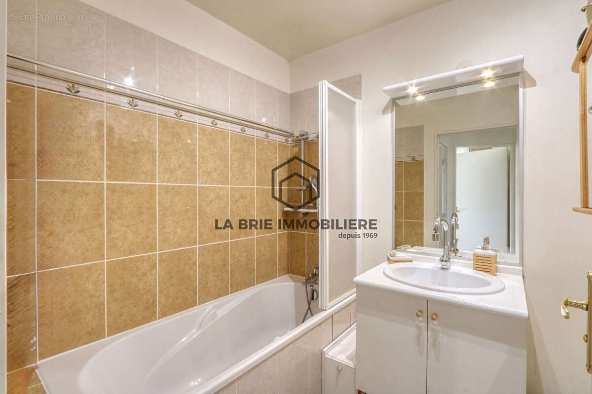 Appartement à BRIE-COMTE-ROBERT