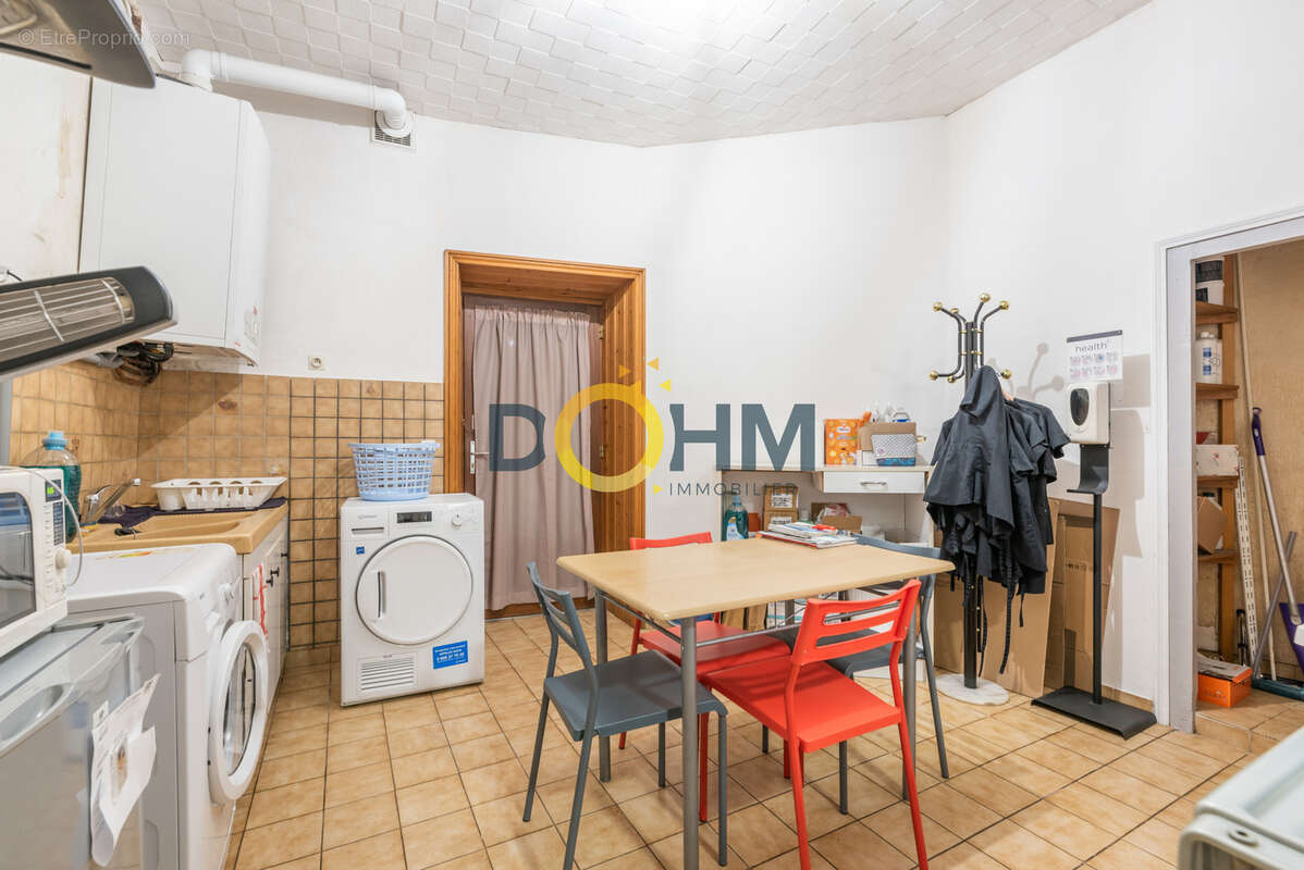 Commerce à AIGUILHE