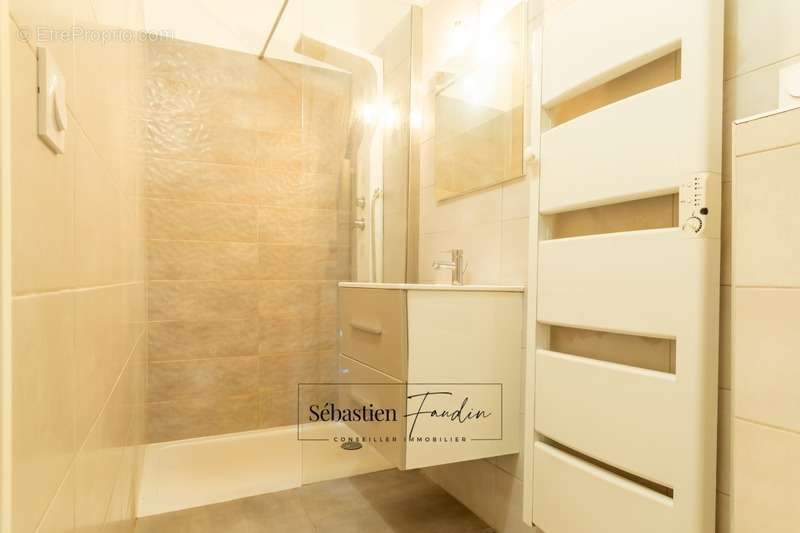 Appartement à SOLLIES-TOUCAS