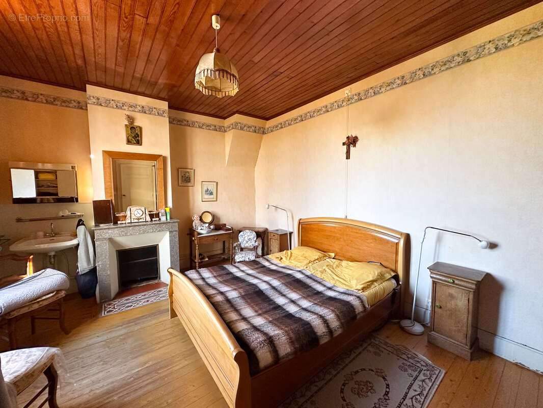 Maison à COLAYRAC-SAINT-CIRQ