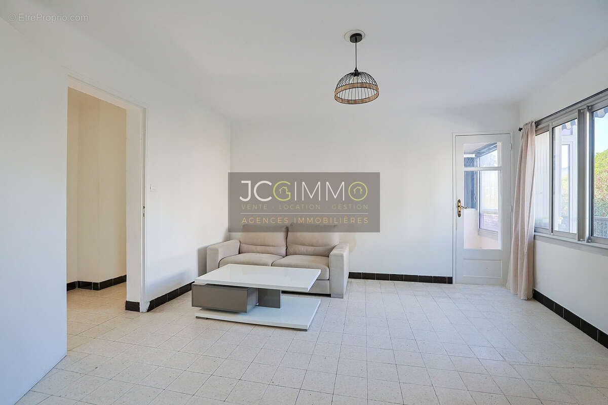 Hyeres (olbius riquier) - appartement t4 - loggia - cave - parking - photo 9