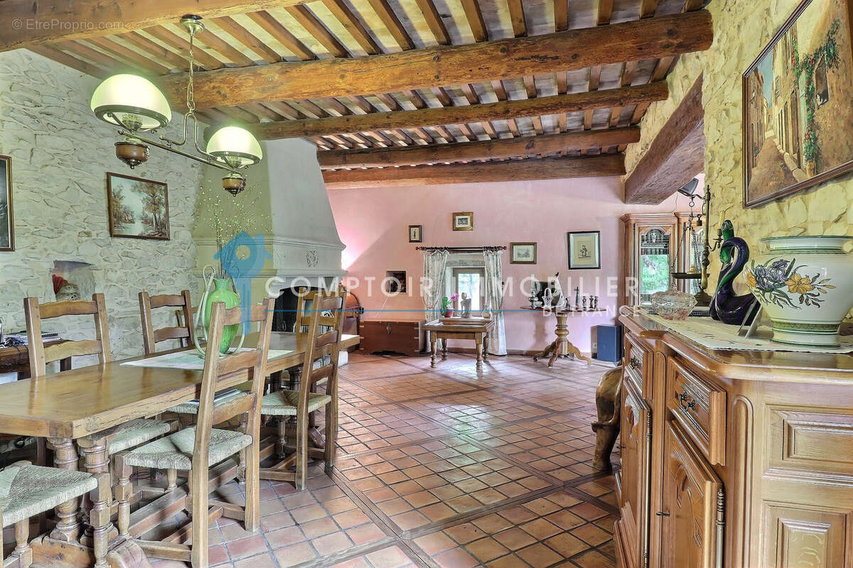 Maison à SAINT-QUENTIN-LA-POTERIE