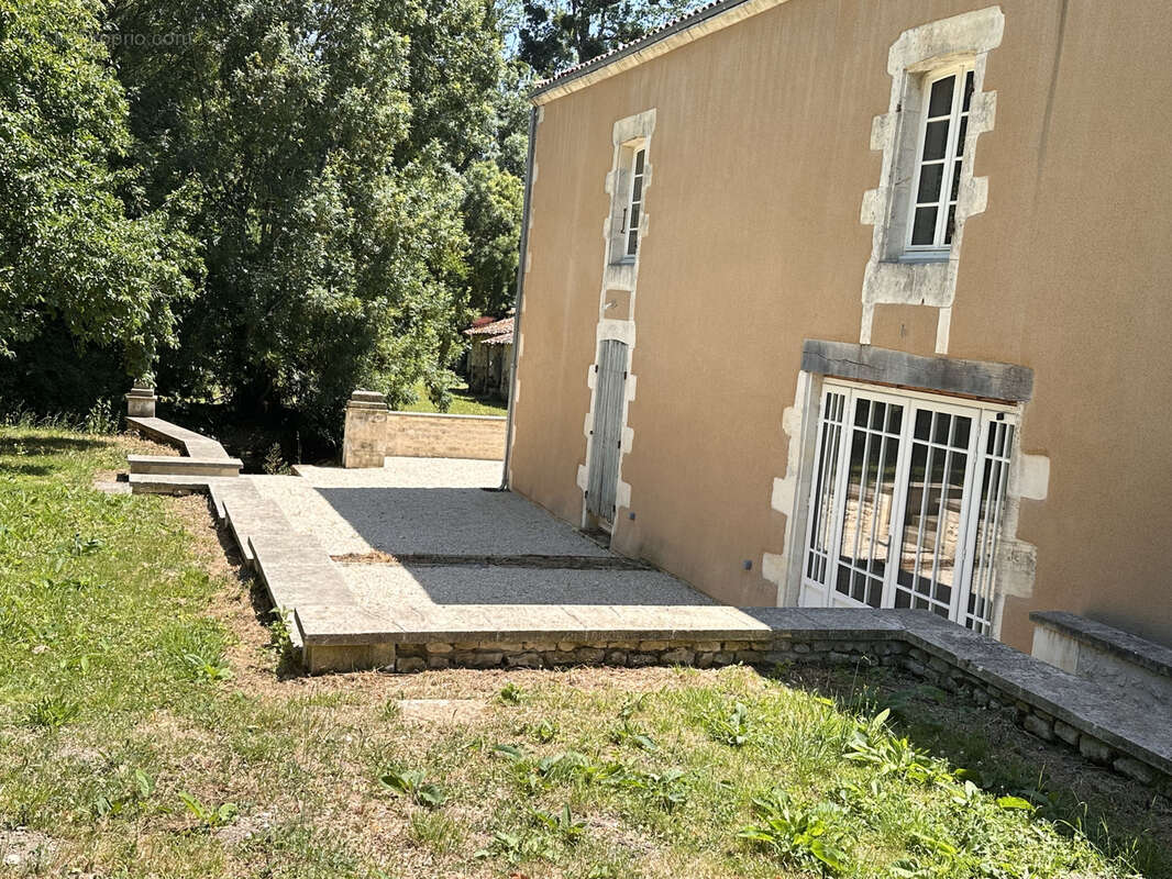 Maison à SAINT-JEAN-D'ANGELY