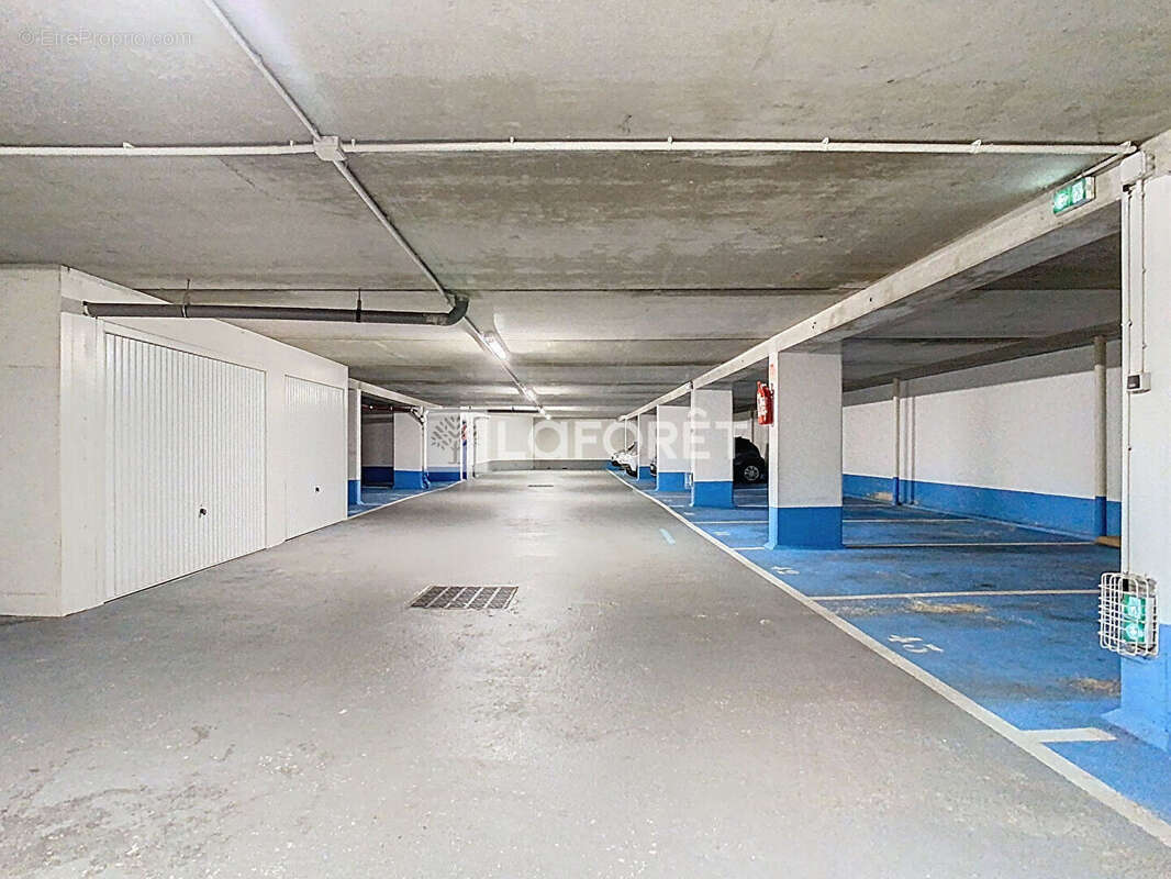 Parking à PARIS-15E