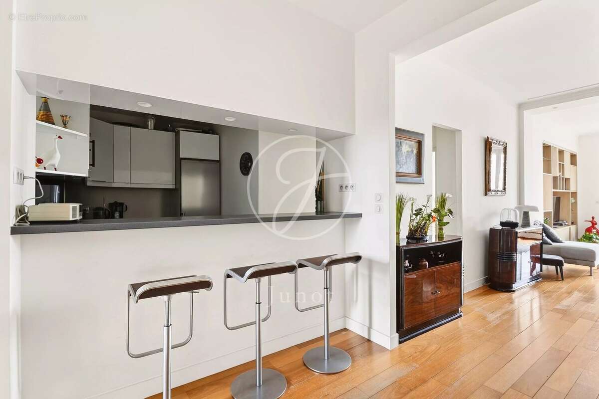 Appartement à PARIS-16E