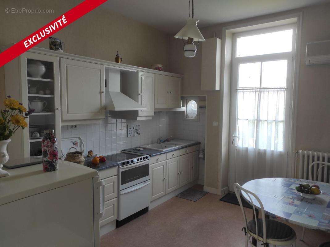 Maison à SAINT-JEAN-D'ANGELY