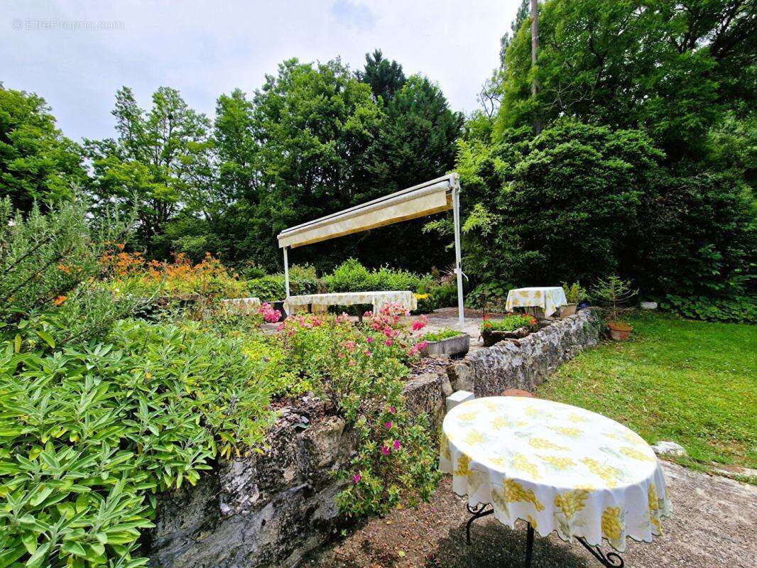 Moulin  XIIIème siècle restauré en bord de cascade - Exclusivité - photo 15