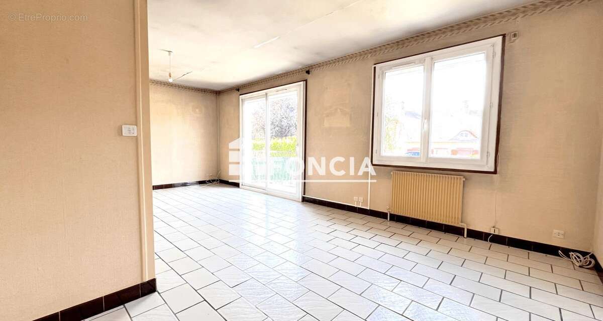 Maison à SAINT-LUBIN-DES-JONCHERETS