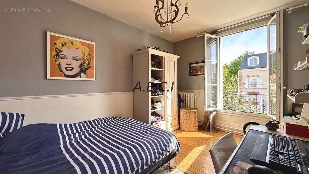 Maison familiale au cœur du quartier de Bécon-les-Bruyères - photo 6
