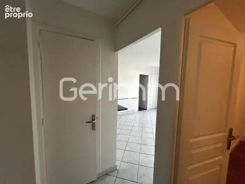 Vente - Appartement - 3 pièces + cuisine - 45 m² - 119 000 € - - photo 6