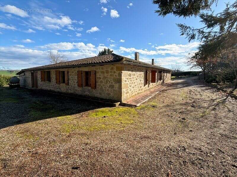 Maison à SAINTE-MERE