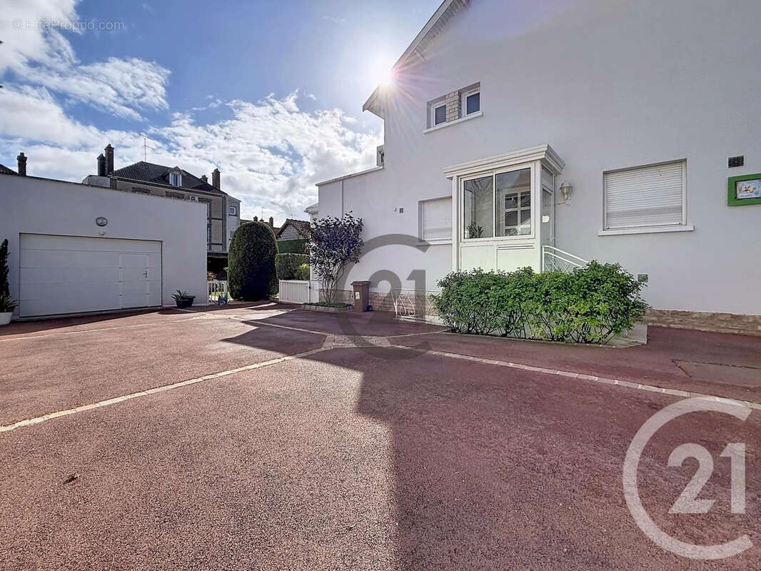 Maison à SAINTE-SAVINE