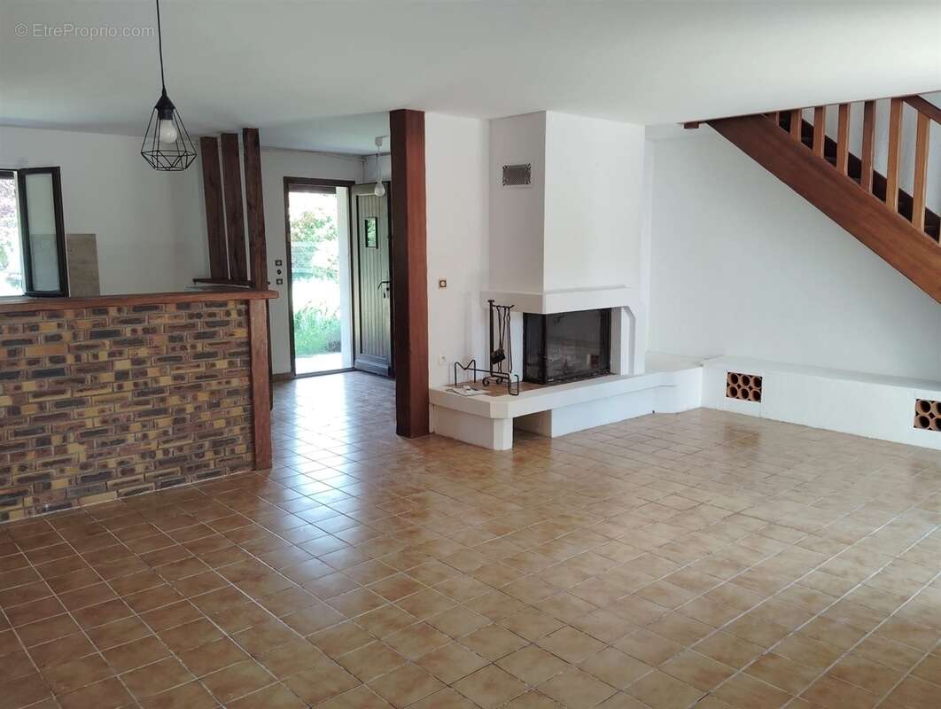 Maison à COURDEMANCHE