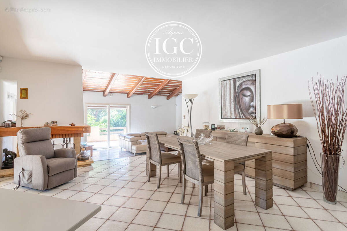 Maison type 5 - 150 m² / 954 m² terrain  piscine- vitrolles 13127 - photo 6