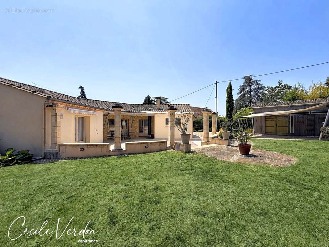 Plain-pied 145 m2, 4 chambres sur 2319 m2 de terrain à vendre 6 pièces BERGERAC (24) - photo 2