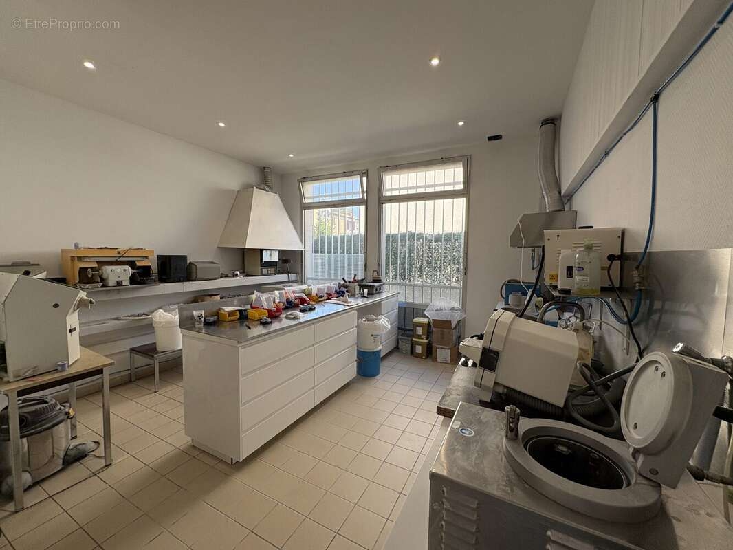 Commerce 138 m² à Cazilhac  - photo 5