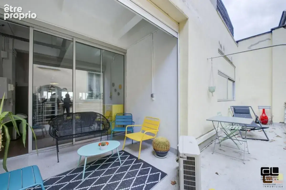 LOFT INDUSTRIEL 255 M² QUAI ARLOING  avec terrasse   et parking ( bureau ou habitation ) - photo 7