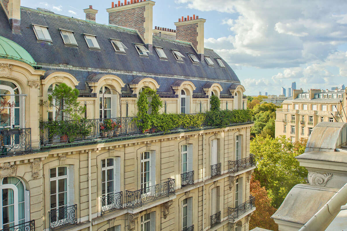 Appartement à PARIS-16E